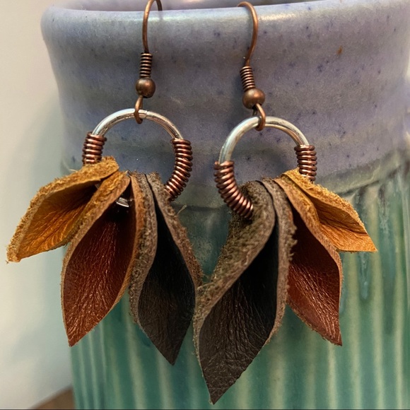 Leather handmade boho ombré earrings - Picture 3 of 4